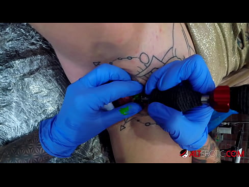 ❤️ Sully Savage-k izugarri tatuatu zuen klitorian tatuaje bat egin zuen Super pornoa gurean eu.milfnut-net.ru ❌️❤